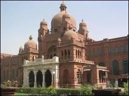 Autre ville asiatique, Lahore, borde par l'Indus, est la deuxime mtropole de ce pays. De quel pays s'agit-il ?
