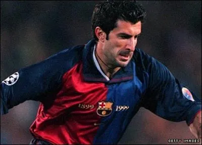 Quel tait le numro du maillot de Luis Figo lorsqu'il voluait au FC Barcelone ?