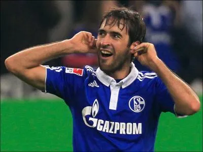 Quel tait le numro de Raul lorsqu'il a volu  Schalke 04 ?