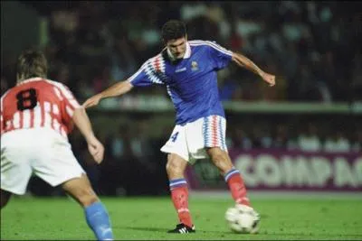 De quel numro tait floqu le maillot de Zinedine Zidane lors de sa 1re slection en quipe de France ?