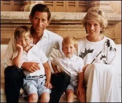 Combien de vrais Princes y a-t-il sur cette photo de famille ?