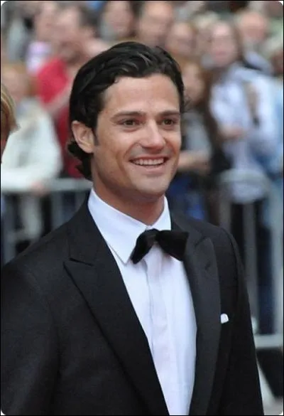 Ce vrai Prince Charmant est le Prince Carl Philip de Sude. Son pre est l'actuel Roi de Sude, Carl Gustaf, et sa mre est allemande... ?