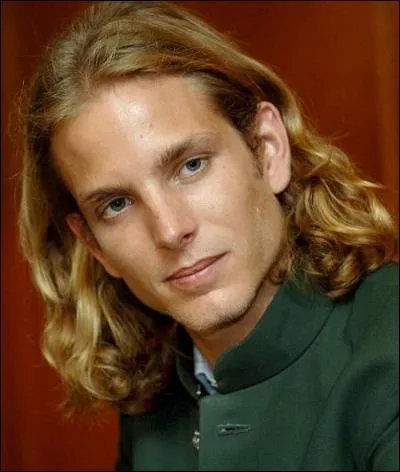 C'est un  vrai faux  Prince Charmant que celui de la photo, mme s'il va se marier prochainement. Il se prnomme Andrea, et sa mre est ?