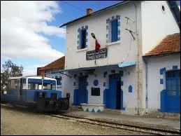 Dans quel tat se trouve Kasserine et sa gare typique ?