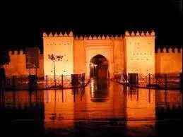 Remarquez l'architecture d'Oujda. O sommes-nous ?