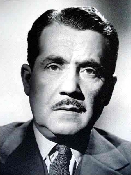 Né en 1904 à Marseille, décédé en 1997 à Cagnes-sur-Mer. Il débute dans les rôles à accent. Normal qu'il ait joué dans de nombreux films de Pagnol.