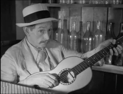 N en 1883  Marseille, dcd en 1955  Cannes. Il a commenc dans le mtier comme machiniste puis rgisseur pour le thtre. Il fut un personnage rcurrent de Pagnol.