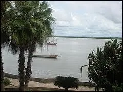 Ziguinchor est borde par l'ocan Atlantique. O est cette ville ?