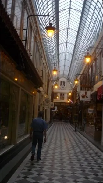 Le deuxime est la porte de sortie du muse Grvin.