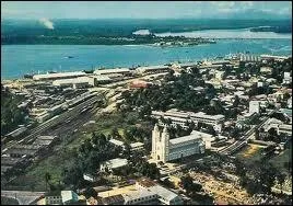 Douala est la plus grande ville de ce pays mais n'en est pas la capitale : qui suis-je ?