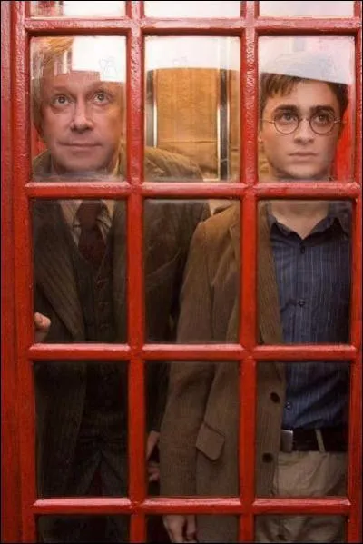 Que signifie le code compos par M. Weasley dans la cabine tlphonique, entre secrte pour le Ministre de la Magie ?