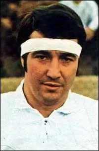 Capitaine de l'quipe de France qui gagna le 1er Grand Chelem de son histoire en 1968. Il joua en troisime ligne aile  Toulon.