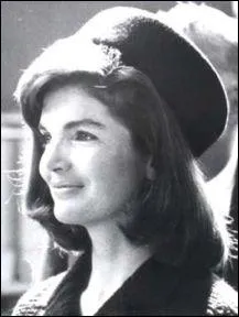 Dans le tlfilm  The Kennedy  qui tient le rle de  Jackie Kennedy  ?
