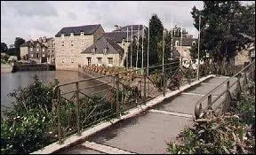 Je me rends  Plancot. Comment appelle-t-on les habitants de cette commune Bretonne ?