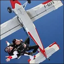 Quand on saute d'un avion ou d'un hlicoptre, que faut-il ne surtout pas oublier ?