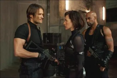 Qui interprte-t-il dans  Resident Evil : Retribution  ?