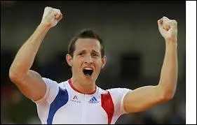 Dans quelle preuve Renaud Lavillenie a eu une mdaille d'or lors de la mme comptition ?