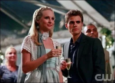 Quel est le lien entre Stefan et Caroline ?