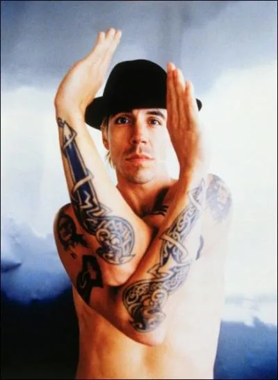 Comment s'appelle ce chanteur ?