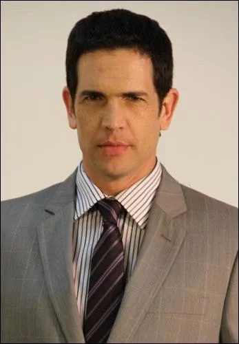 Comment s'appelle le p�re de Violetta ?