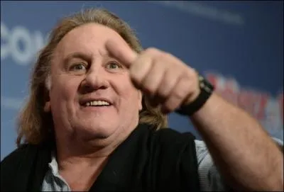 Cette personne a un srieux embonpoint ! Remplacez  embonpoint  par un synonyme.