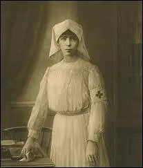 Quelle reine des Belges tait surnomme   la Reine Infirmire  pour les soins qu'elle prodiguait rgulirement aux soldats blesss durant la Premire Guerre mondiale ?