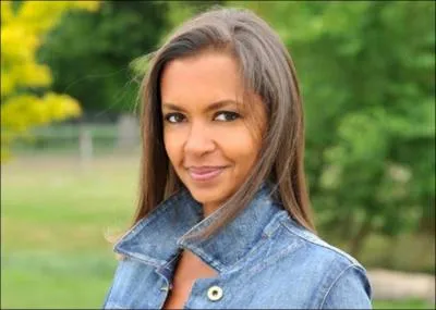 Elle interprte ... .