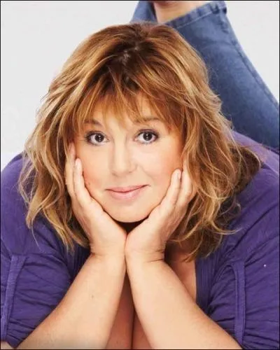 Elle interprte ... .