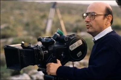 Quelle tait la nationalit du cinaste Theo Angelopoulos, dcd le 24 janvier, qui a ralis entre autres  Le Voyage des comdiens  ou encore  L'ternit et Un J