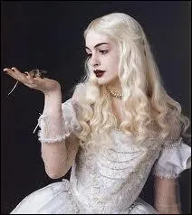 En 2010, Anne Hathaway tient le rle de la Reine Blanche dans Alice au pays des merveilles de Tim Burton, mais qui tient le rle d'Alice ?