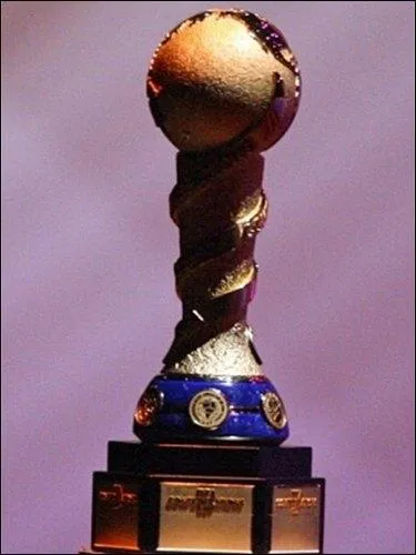 En dix matches de 'Coupe des confdrations' (2001 et 2003), les bleus n'ont perdu qu' une seule reprise . Contre quelle slection ?