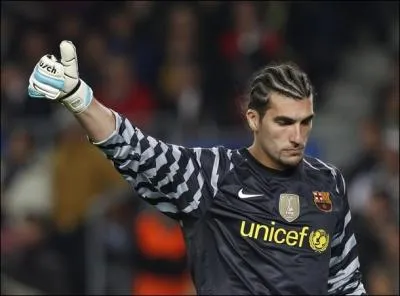 Pour quelle raison 'Jos Pinto' le gardien du 'FC Barcelone' est-il suspendu en 'Ligue des champions' en octobre 2010 ?