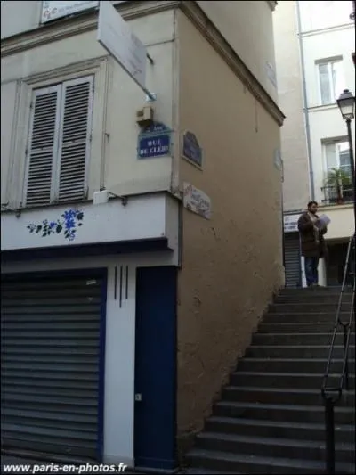 Dans quel arrondissement est situe la rue la plus courte de Paris ?