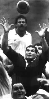 3me ligne centre de l'quipe de Montferrand n en 1948, une slection en quipe de France et une en A', et une finale perdue (c'est courant  l'ASM) en 78 :