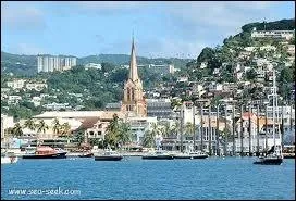Nous allons maintenant  Fort-de-France, prfecture du dpartement de la Martinique. Ses habitants sont les ...