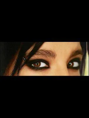 A qui sont ces yeux ?