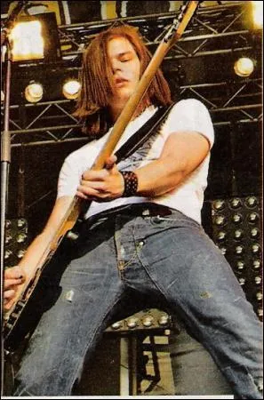 De quel instrument joue-t-il ?