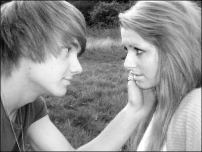 Comment se nomme l'ex petite amie de Liam juste avant le X-Factor 2010 ?