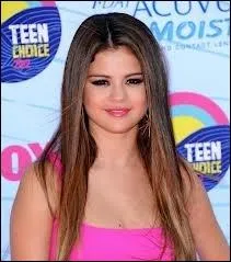 Quel jour les  Teen Choice Awards  ont-ils eu lieu en 2012 ?