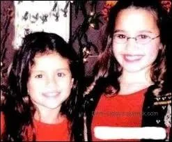 Qui est la meilleure amie de Selena en 2000 ?