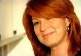 Dans la srie  Julie Lescaut , de quelle actrice Vronique Genest joue-t-elle le rle de la maman ?