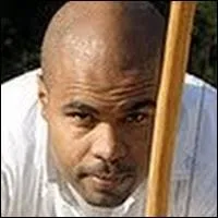 De quelle discipline consid�r�e comme un art martial, n� entre le XVIe et le XVII si�cle, Julio Bomfim est-il organisateur aujourd'hui ?