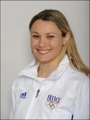 De quel sport  deux roues  Clara Sanchez a t-elle �t� plusieurs fois championne ?