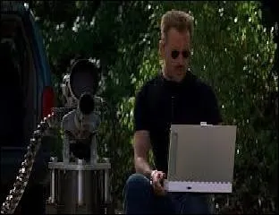 Dans  Le Chacal , que demande-t-il  Ian Lamont (Jack Black) pour vrifier la prcision de sa nouvelle arme ?