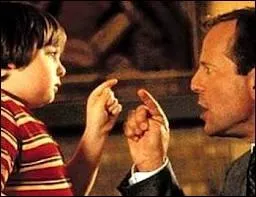 Qui est Rusty par rapport  Russ dans le film  Sale mme  ?