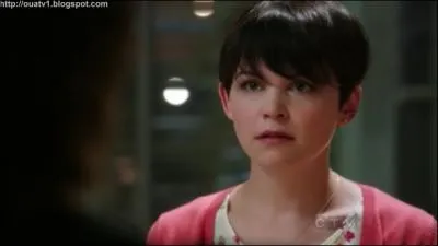 Avec quoi prend-elle son chocolat chaud ?