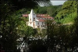 Comment appelle-t-on les habitants de la commune Martiniquaise de L'Ajoupa-Bouillon ?