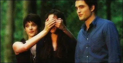 Qu'offre Alice  Bella pour son anniversaire ?