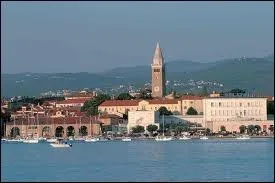 L'tape suivante nous emmne sur le littoral. Mais dans quel pays se trouve le port de Koper ?