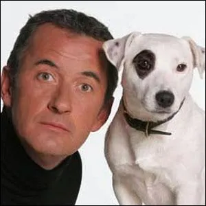 Quel chien accompagne Dechavanne ?